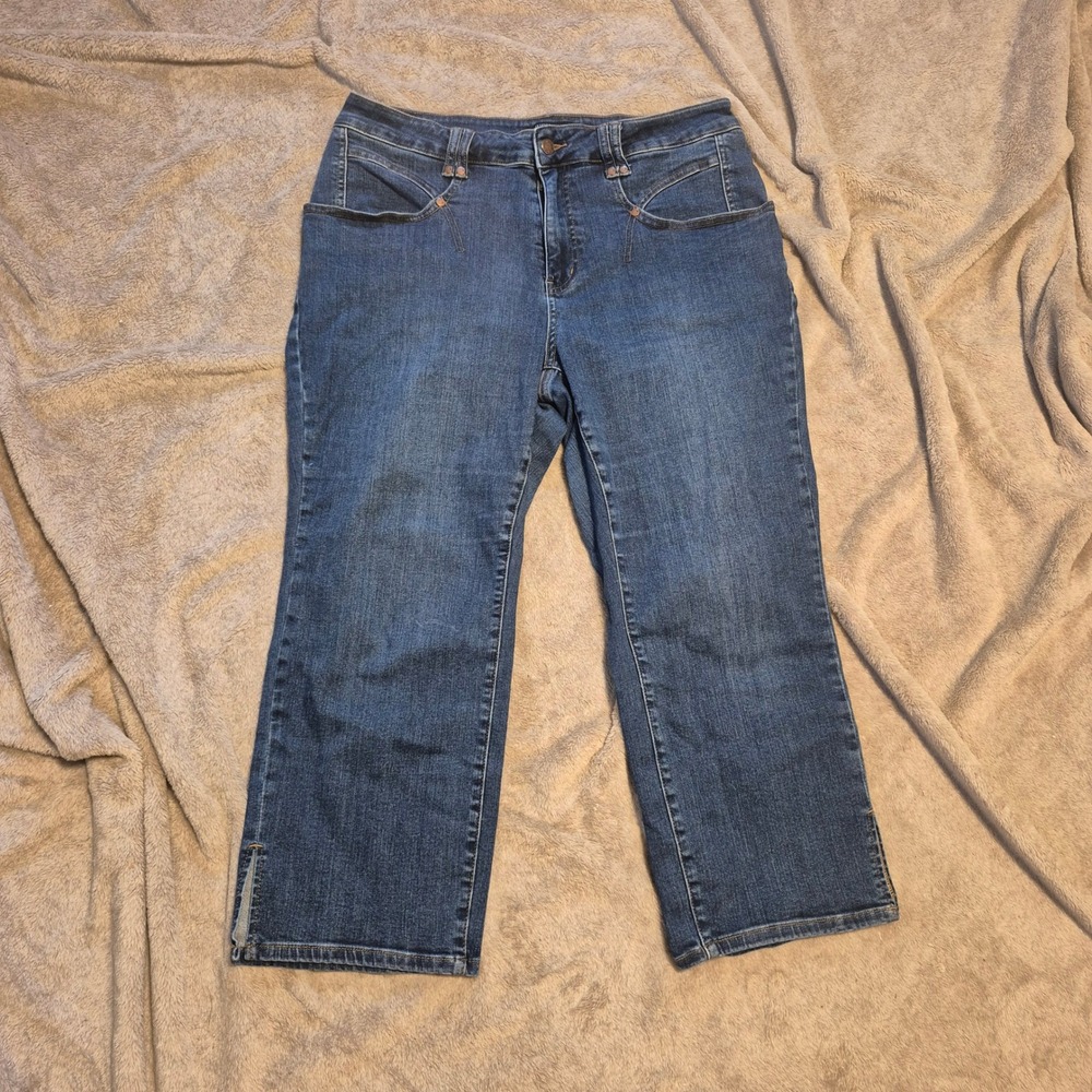 Judy Blue Los Angeles 18W Medium Wash Denim Capri Jeans JB88127 Stretch Cropped
